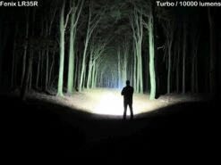 Fenix LR35R Aufladbare Taschenlampe, 10.000 Lumen 19 Fenix LR35R Aufladbare Taschenlampe, 10.000 Lumen -Nitecor Outdoor Geschaft Fenix20LR35R20Beamshot20Koen20van20der20Jagt